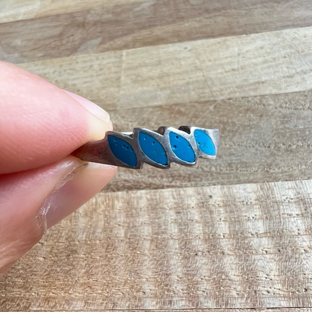 Southwestern style Vintage 925 Sterling silver ring inlay turquoise